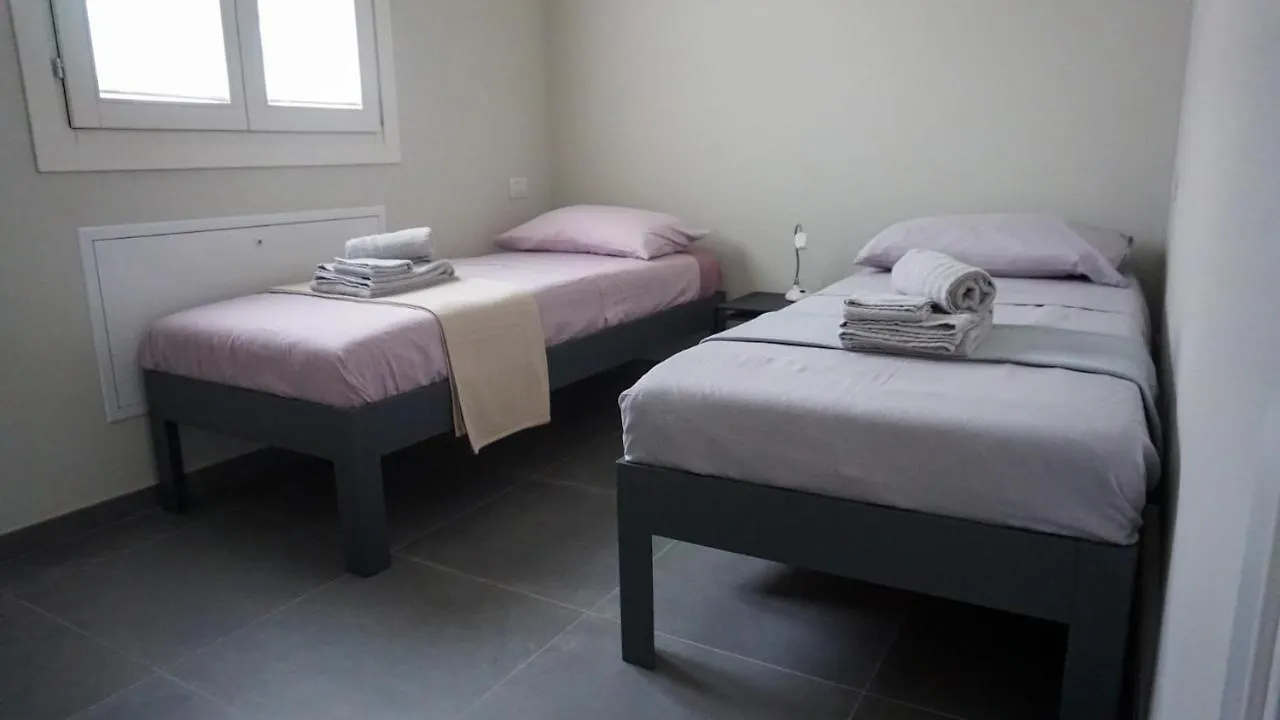 Casa Di Andrew - Appartamento Sul Lago Di Garda ديسينسانو ديل غاردا إيطاليا