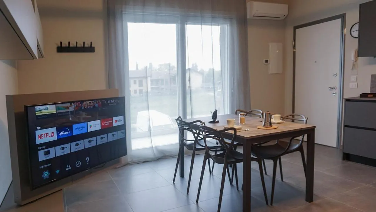 Casa Di Andrew - Appartamento Sul Lago Di Garda ديسينسانو ديل غاردا 0*,  إيطاليا