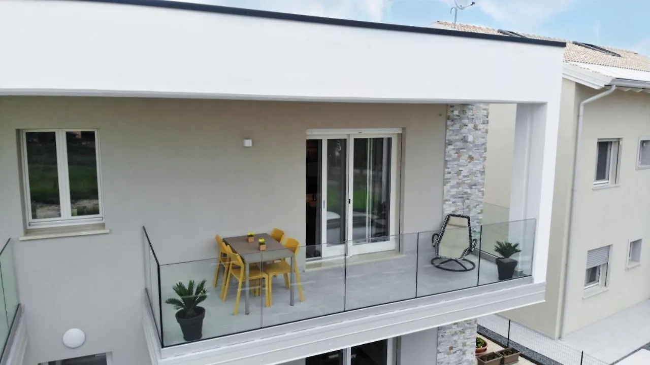 Casa Di Andrew - Appartamento Sul Lago Di Garda contacts